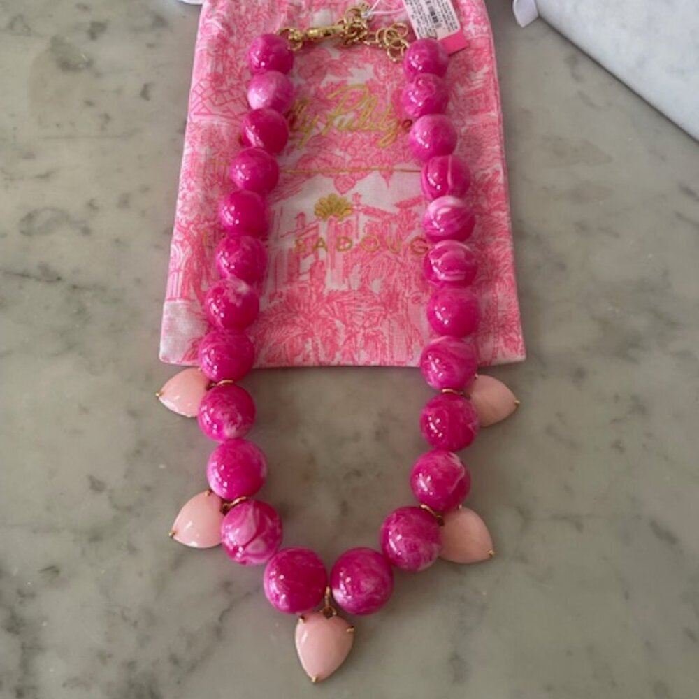 LILLY PULITZER x Lele Heart Country Club Necklace Passionfruit Pink - Picture 5 of 14